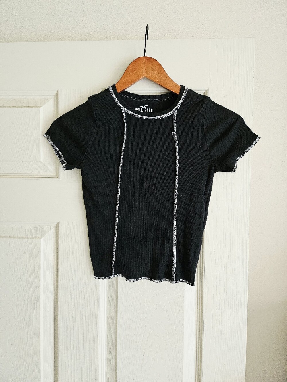 Hollister Baby Tee S Black with White Stitching Excellent Condition